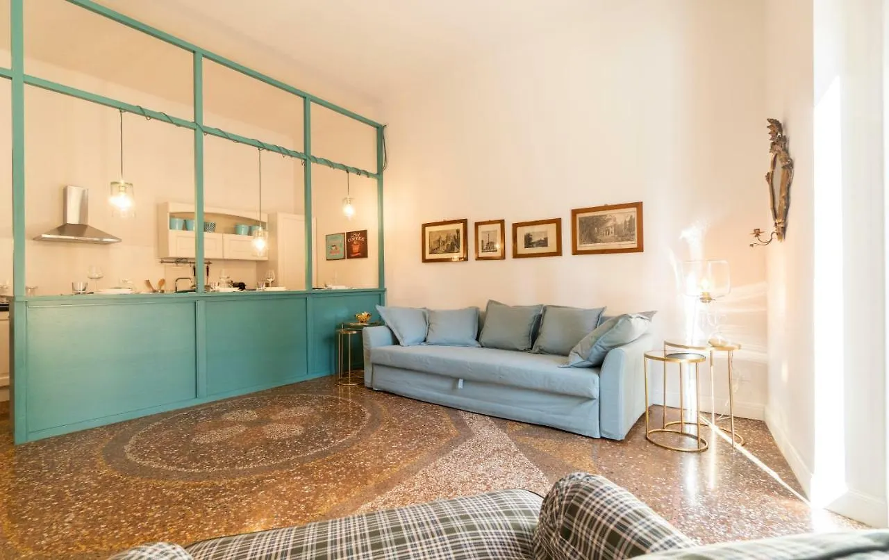 Επικοινωνία με το Asinelli Suite, Privilegiata Vista Sulle Due Torri